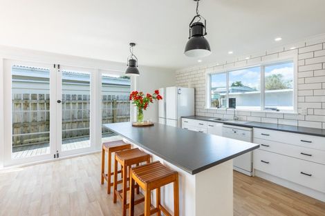 Photo of property in 48 Tay Street, Woodville, 4920