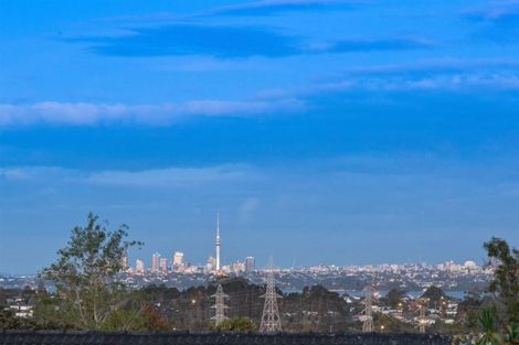 Photo of property in 19 Hartley Terrace, Massey, Auckland, 0614