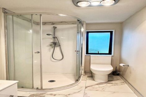 Photo of property in 8 Barbados Drive, Unsworth Heights, Auckland, 0632