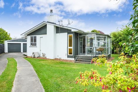 Photo of property in 30 Mokau Place, Terrace End, Palmerston North, 4410