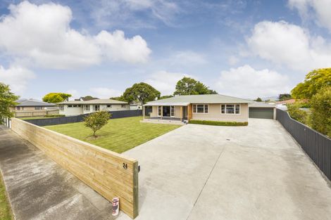 Photo of property in 24 Paisley Street, Mellons Bay, Auckland, 2014