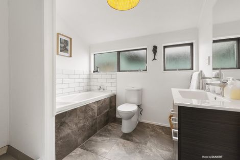 Photo of property in 14a Lyall Parade, Lyall Bay, Wellington, 6022