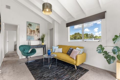 Photo of property in 1/46 Chippendale Crescent, Birkdale, Auckland, 0626