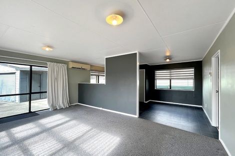 Photo of property in 27 Tiller Close, Kelvin Grove, Palmerston North, 4414