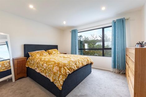 Photo of property in 28d Edmonton Road, Henderson, Auckland, 0612