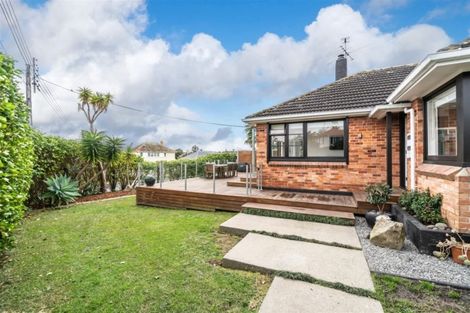 Photo of property in 2 Leander Road, Bayswater, Auckland, 0622