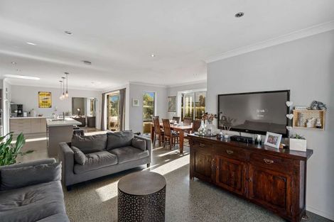 Photo of property in 28 Linkwater Way, Parklands, Christchurch, 8083