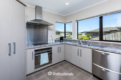 Photo of property in 9 Percy Kinsman Crescent, Riverstone Terraces, Upper Hutt, 5018
