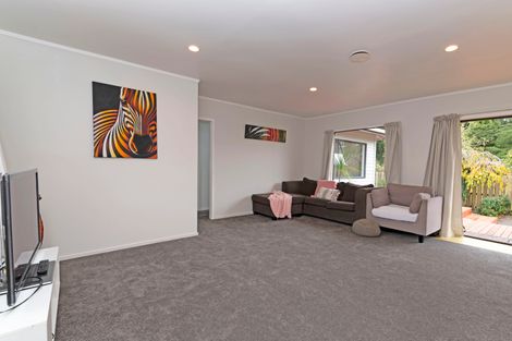 Photo of property in 21a Birdwood Road, Swanson, Auckland, 0612