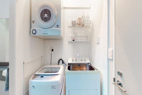 Photo of property in 17 Kent Terrace - Kent Apartments, 3d/16 Kent Terrace, Mount Victoria, Wellington, 6011