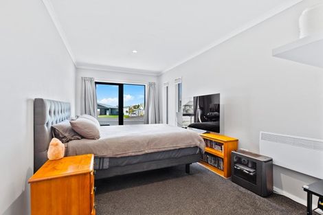 Photo of property in 50 Garton Drive, Massey, Auckland, 0614