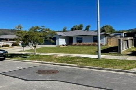 Photo of property in 13 Poppy Watts Grove, Stokes Valley, Lower Hutt, 5019