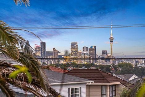 Photo of property in 2/15 Walter Street, Hauraki, Auckland, 0622