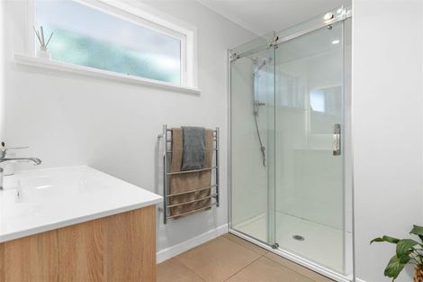 Photo of property in 19 Mcclintock Road, Massey, Auckland, 0614