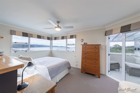 Photo of property in 8 Te Whiti Grove, Korokoro, Lower Hutt, 5012