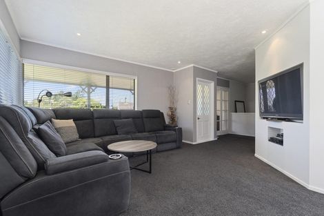 Photo of property in 35 Cyclarama Crescent, Massey, Auckland, 0614