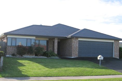 Photo of property in 73 Kath Hopper Drive, Orewa, 0931