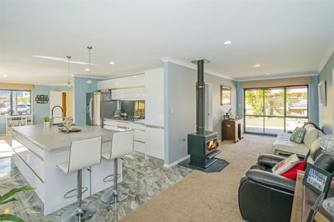 Photo of property in 4 Oribi Place, Whitianga, 3510