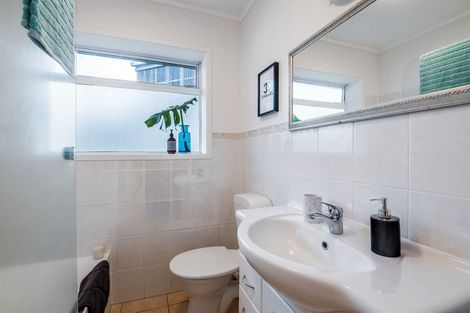 Photo of property in 1/17 Havenwood Place, Birkenhead, Auckland, 0626