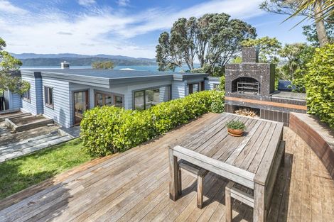 Photo of property in 22 Tai Paku Paku Road, Karaka Bays, Wellington, 6022