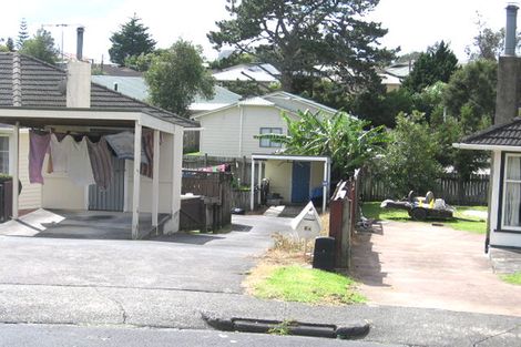 Photo of property in 8a Glenford Lane, Te Atatu Peninsula, Auckland, 0610