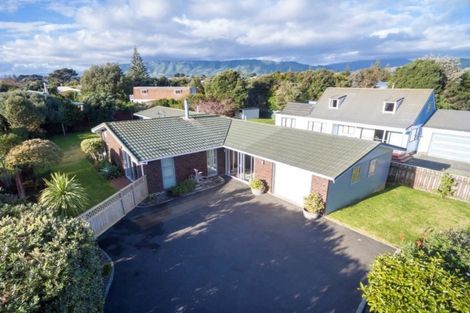 Photo of property in 11 Hastings Street, Waikanae Beach, Waikanae, 5036