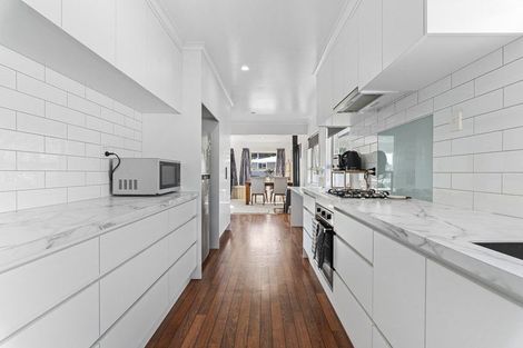 Photo of property in 6 Clearmont Crescent, Blagdon, New Plymouth, 4310