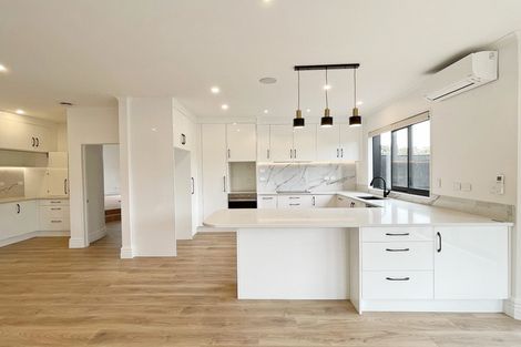 Photo of property in 3 Ballintra Close, Pinehill, Auckland, 0632