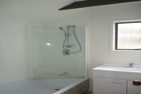 Photo of property in 2/20 Girrahween Drive, Totara Vale, Auckland, 0629