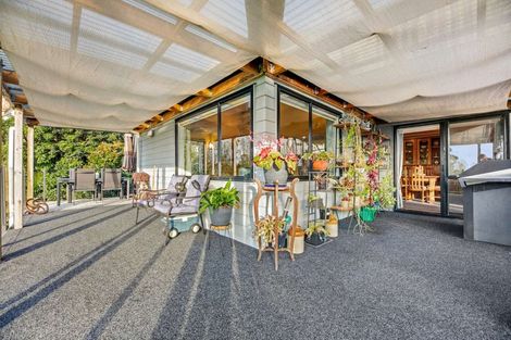 Photo of property in 11 North Way, Titirangi, Auckland, 0604