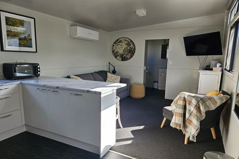 Photo of property in 52a Ferry Parade, Herald Island, Auckland, 0618
