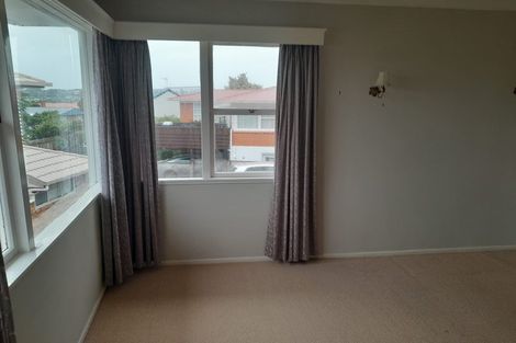 Photo of property in 35 Holland Road, Hillcrest, Auckland, 0627
