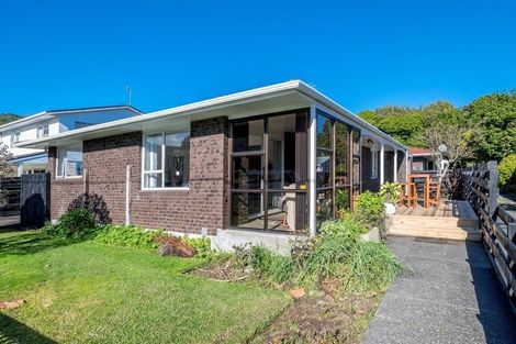 Photo of property in 48a Ngaio Road, Waikanae, 5036