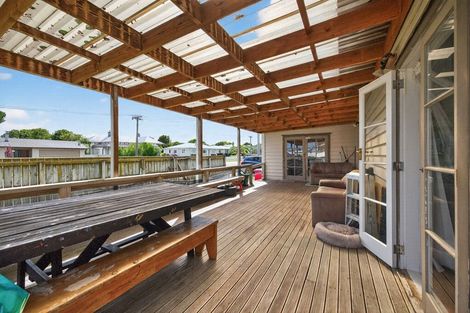 Photo of property in 1a Wellington Street, Feilding, 4702