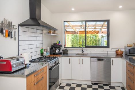 Photo of property in 12 Root Street, Gisborne, 4010