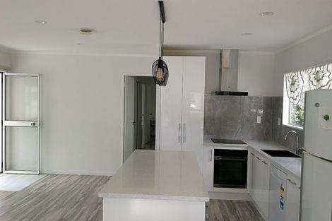 Photo of property in 41 Yeovil Road, Te Atatu Peninsula, Auckland, 0610