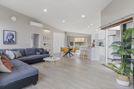 Photo of property in 14 Bell Common Close, Bethlehem, Tauranga, 3110