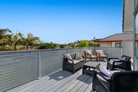 Photo of property in 57 Esther Place, Red Beach, 0932