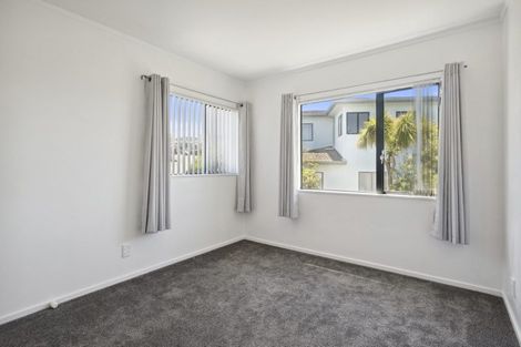 Photo of property in 15 Bury Grove, Strathmore Park, Wellington, 6022