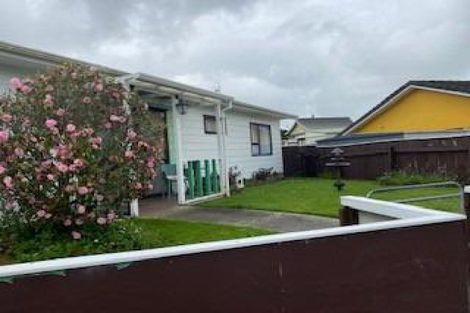 Photo of property in 1/2 Russell Street, Whanganui, 4500