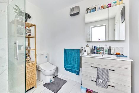 Photo of property in 2/24 Kelwyn Road, Kelston, Auckland, 0602