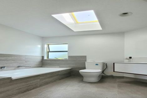Photo of property in 2/6 Arirang Rise, Pinehill, Auckland, 0632
