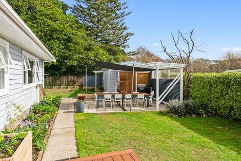 Photo of property in 20 Leybourne Avenue, Waikanae, 5036