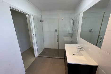 Photo of property in 68 Lake Road, Northcote, Auckland, 0627