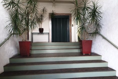 Photo of property in 37u2 Majoribanks Street, Mount Victoria, Wellington, 6011