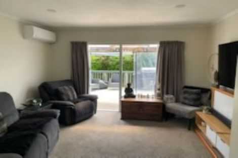 Photo of property in 43 Tindalls Bay Road, Tindalls Beach, Whangaparaoa, 0930