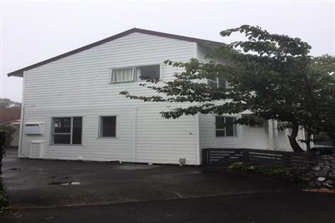 Photo of property in 13a Kingsbridge Place, Newlands, Wellington, 6037