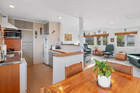 Photo of property in 1/31 Deep Creek Road, Waiake, Auckland, 0630