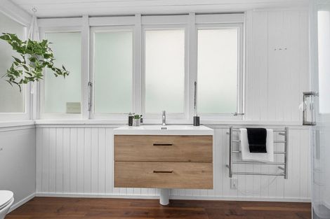 Photo of property in 221 Henderson Valley Road, Henderson, Auckland, 0612