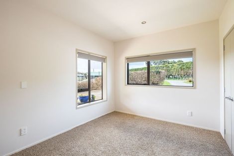 Photo of property in 2 Arthur Road, Paraite, New Plymouth, 4373